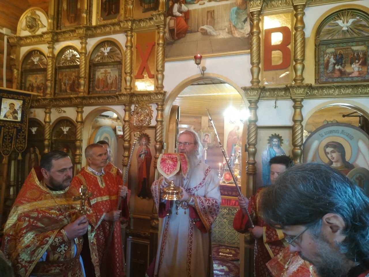 Божественная литургия в храме Покрова Пресвятой Богородицы в х. Зимняцкий, Серафимовичского района