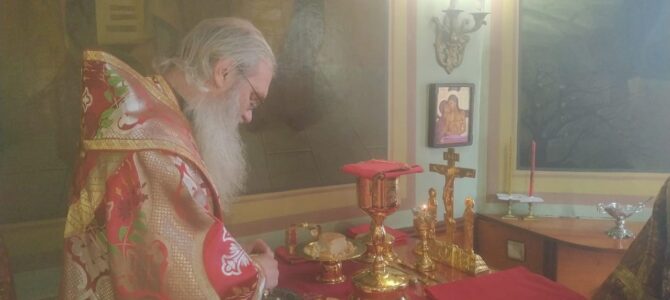 Божественная литургия в храме Святителя Николая архиеп. Мир Ликийских чудотворца в г. Михайловке.