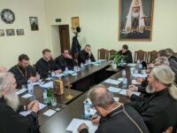 Епархиальный совет  с участием благочинных и руководителей епархиальных отделов.