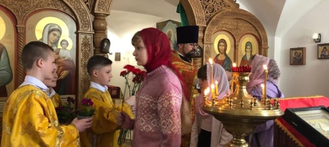 В храме прпп. Исихия Иерусалимского и Паисия Афоноского при воскресной школе «Урюпинская Похвало» была совершена праздничная Божественная литургия.