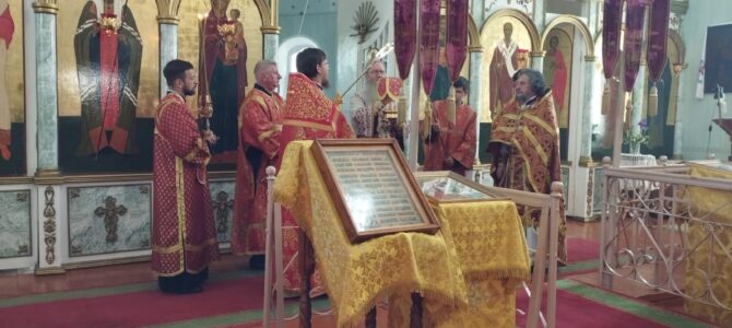 Божественная литургия в храме Воскресения Христова в г. Серафимовиче
