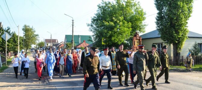 В день празднования Явления иконы Божией Матери именуемой Урюпинская на месте Ея явления была совершена Божественная литургия.