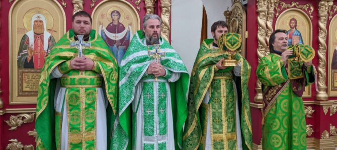 В день памяти Прав. Иоанна Кронштадтского, в Покровском кафедральном соборе была совершена праздничная Божественная литургия.