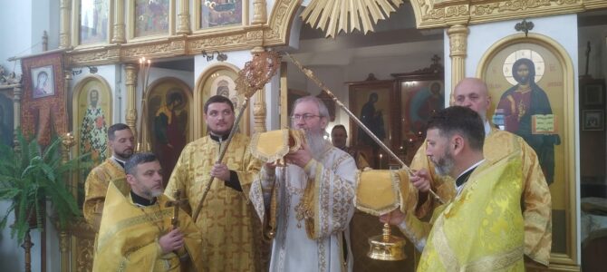 Божественная литургия в храме святителя Михаила первого митрополита Киевского в г. Михайловке (городское кладбище)