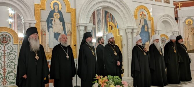 Величаем вас, вси святии, в земли Волгоградстей просиявшия