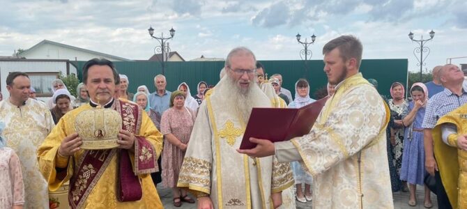 Божественная литургия в Соборном храме свт. Феофана, Затворника еп. Вышенского в г. Новоаннинский.