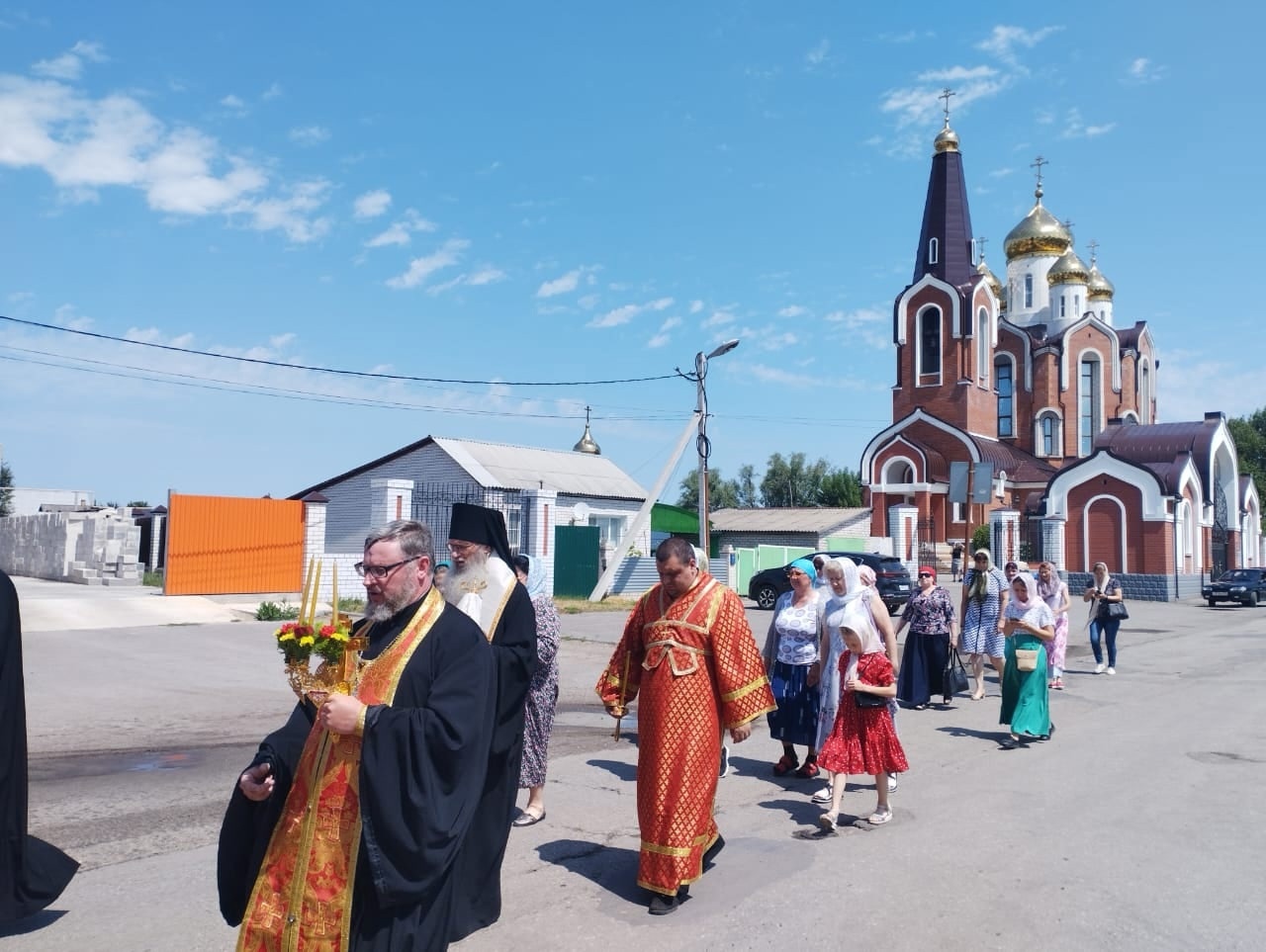 Епископ Елисей совершил Божественную литургию в Соборном храме свт. Феофана Затворника, еп. Вышинского в г. Новоаннинский