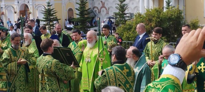 Епископ Елисей сослужил Святейшему Патриарху Кириллу за Божественной литургией в Троице-Сергиевой лавре