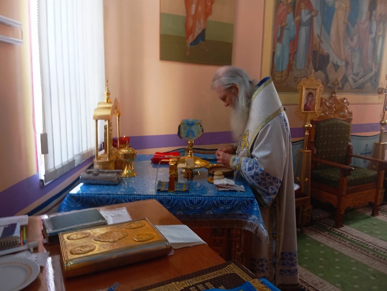 Епископ Елисей совершил Божественную литургию и молебное пение на начало нового учебного года в храме Богоявления Господня в г. Фролово