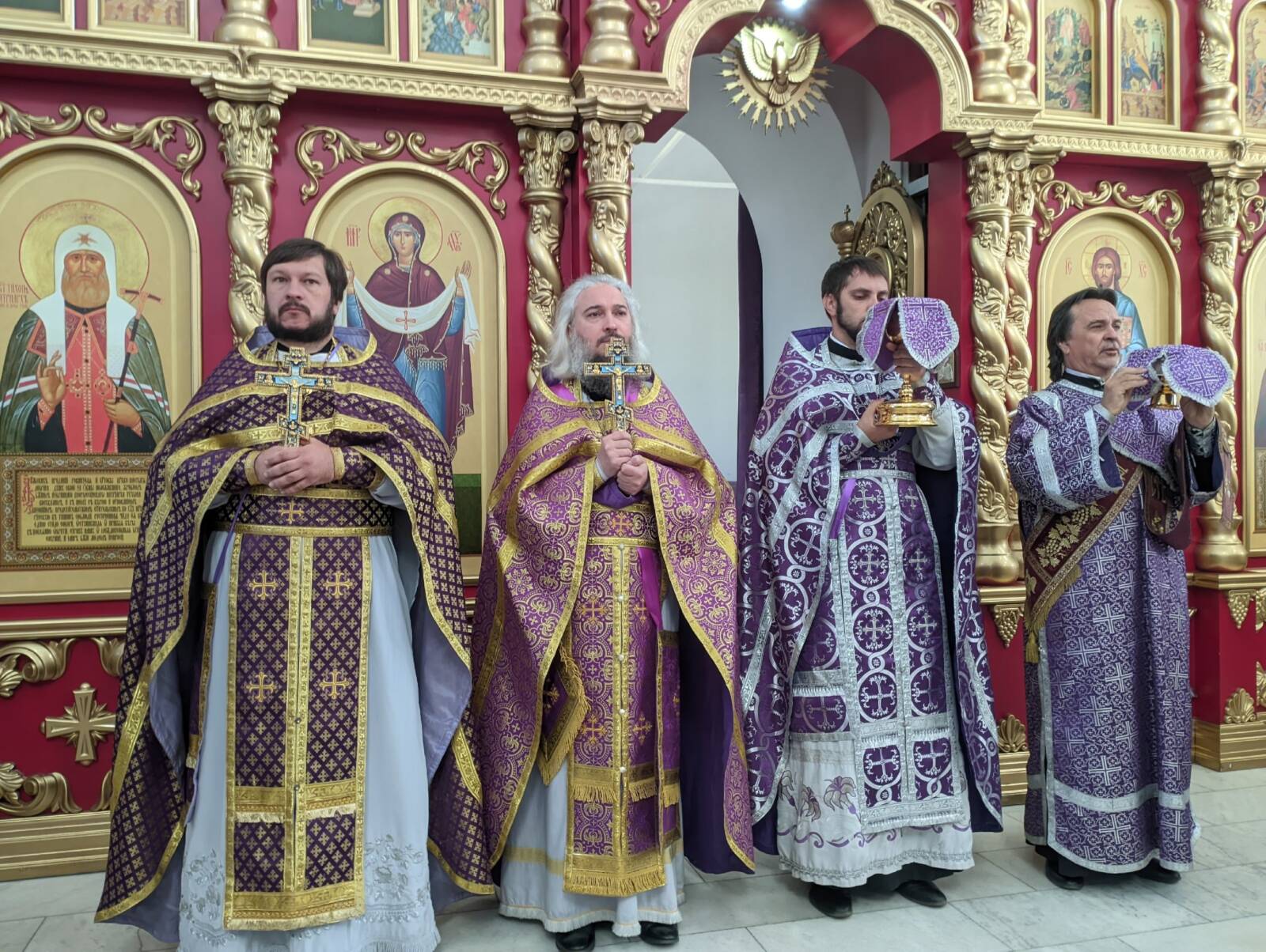 Божественная литургия в Покровском кафедральном соборе в день празднования Воздвижения Креста Господня