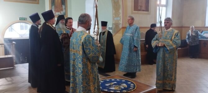 Епископ Елисей совершил Всенощное бдение в храме Богоявления Господня в г. Фролово