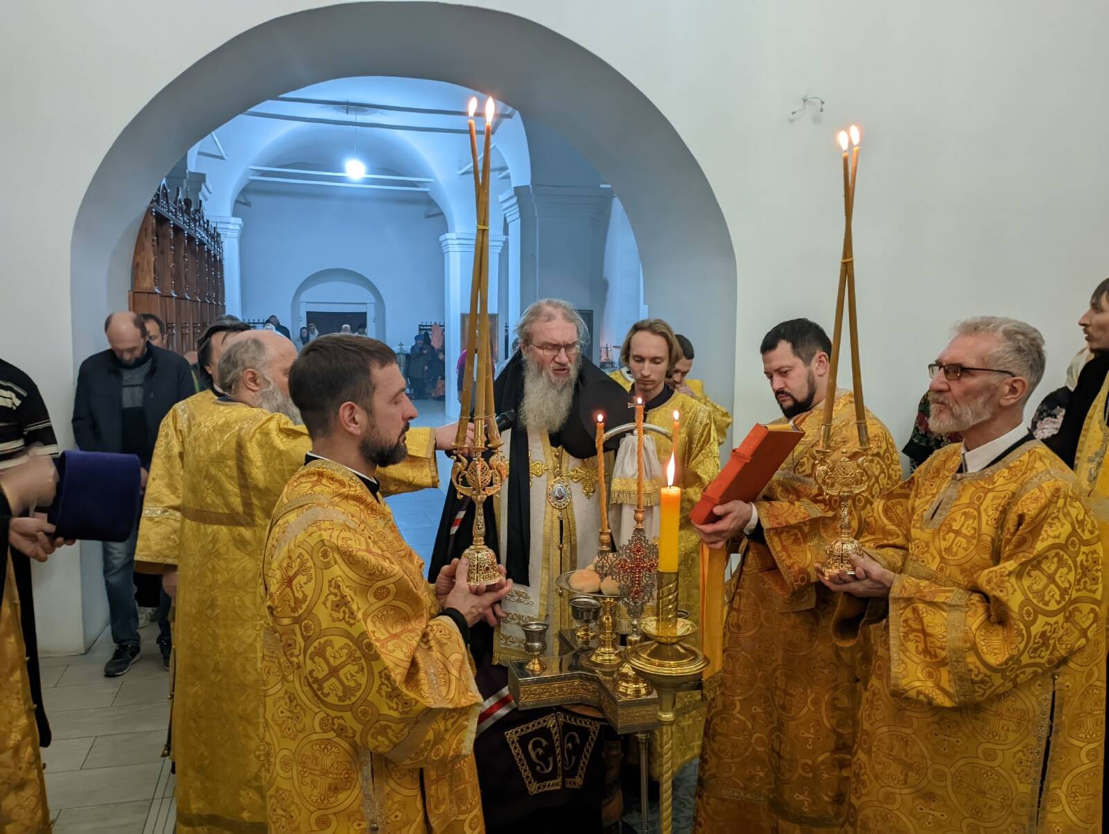 Епископ Елисей совершил Всенощное бдение в Покровском кафедральном соборе г. Урюпинска