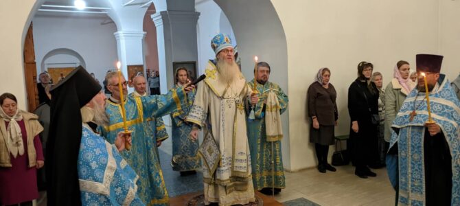 Епископ Елисей совершил Утреню с полиелеем в Покровском кафедральном соборе г. Урюпинска