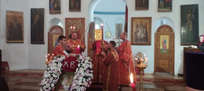 В канун Антипасхи епископ Елисей совершил Всенощное бдение в храме Рождества Христова в рп. Нижняя Добринка, Жирновского района