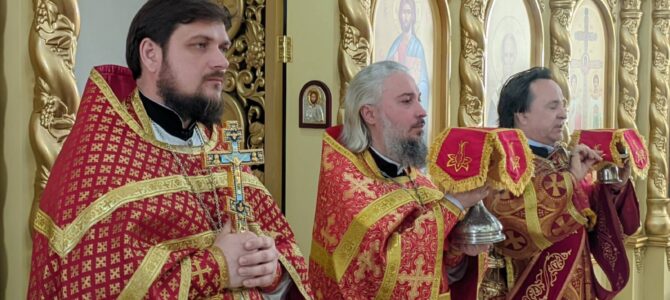 В Урюпинской епархии прошли торжества в день празднования Перенесения мощей сшмч. Николая пресвитера иже в Верхнем Гнутове