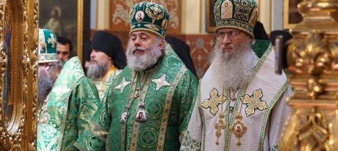 Архиереи и духовенство епархий Южного федерального округа совершили Божественную литургию в Свято-Екатерининском соборе