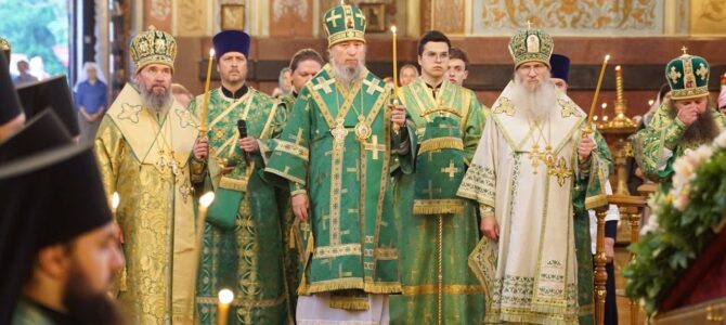 Глава Урюпинской епархии сослужил за Всенощным бдение митрополиту Кубанскому и Екатеринодарскому Василию