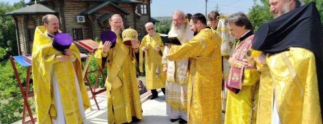 В 5-ю неделю по пятидесятнице день памяти Собора славных и всехвальных 12-ти Апостолов.