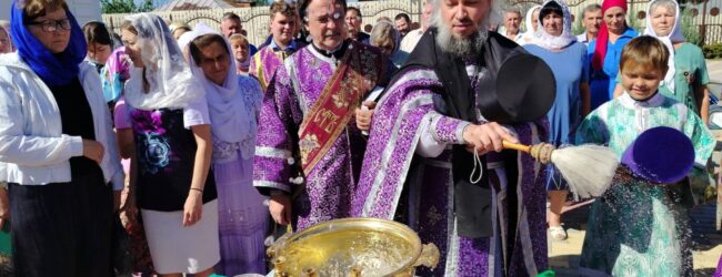 «Кресту Твоему поклоняемся Владыко и святое воскресение Твое славим.»